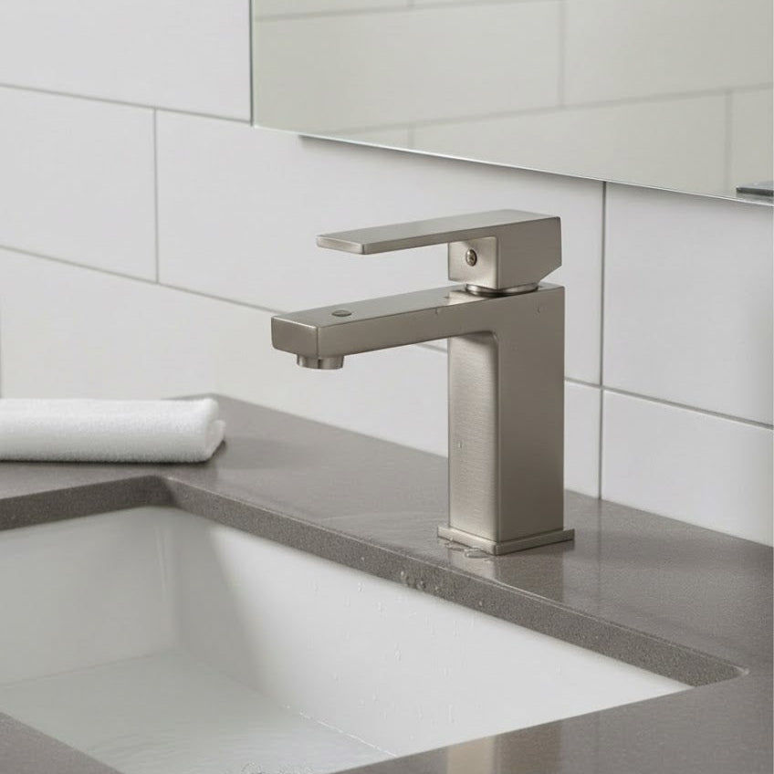 Modern Flow: Single Hole Faucet CM01044BN