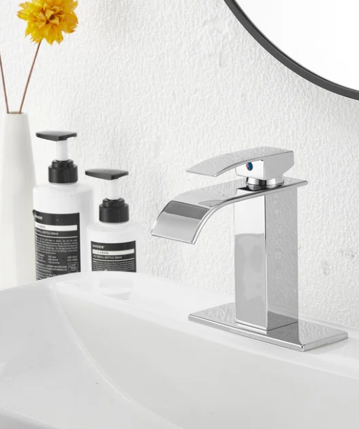 Chrome Gleam: Single-Hole Bathroom Faucet in Polished Chrome