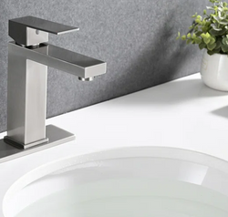 Modern Flow: Single Hole Faucet